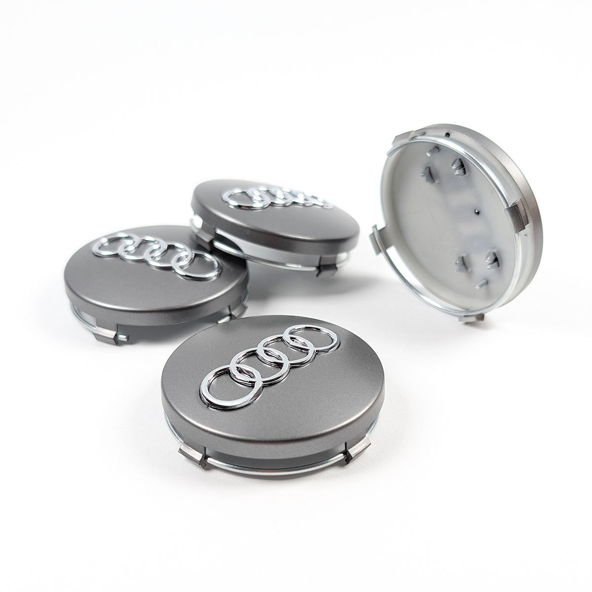 Rückseite Audi Felgendeckel 60mm mit Metallspannring und Clip-Montage