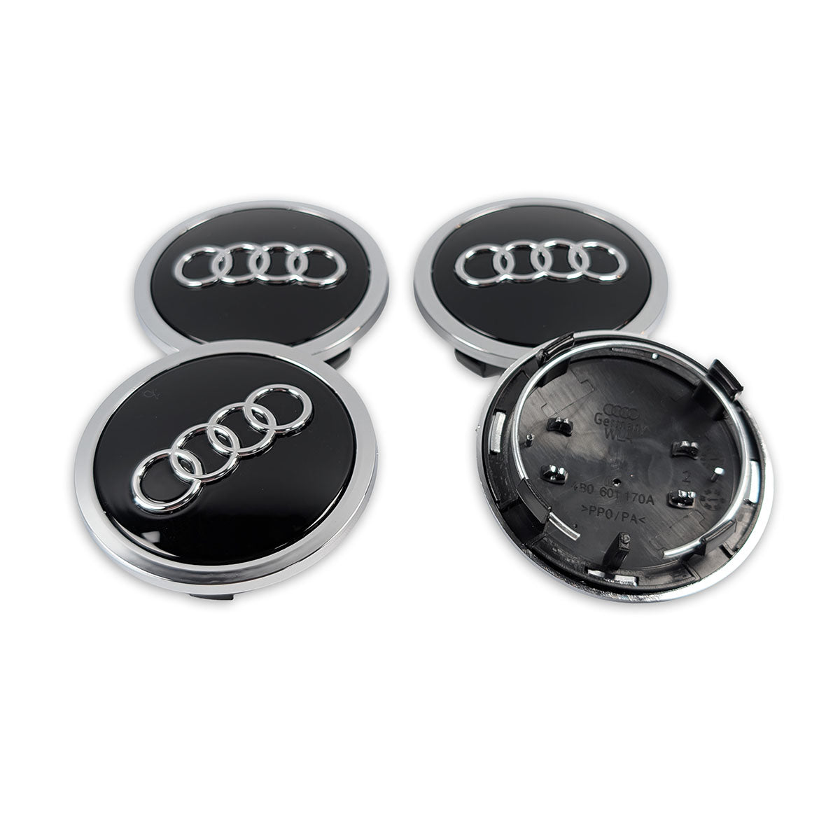 Detailaufnahme der Rückseite der Audi Felgendeckel mit Metallspannring für stabilen Halt