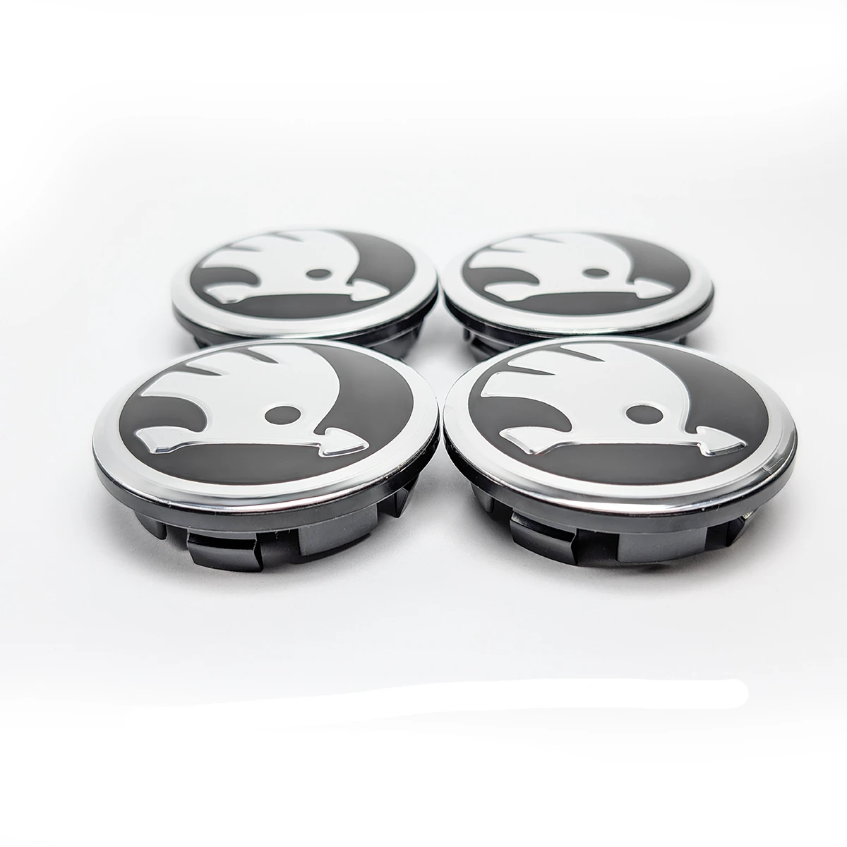 Schräge Ansicht der Radnabenabdeckung 65mm für Skoda Alufelgen.