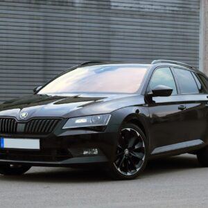 nabenkappen skoda bereit montiert auf auto
