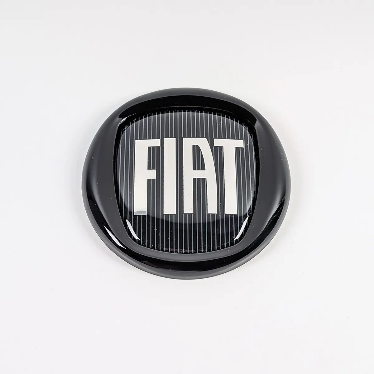 Fiat Emblem Full Black 120mm Kühlergrill vorne Ansicht