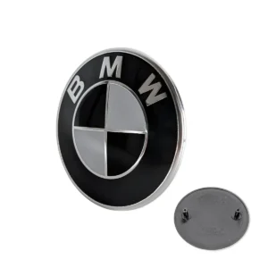 BMW Emblem 82mm schwarz weiß mit Chromrand und 2-Pin-Halterung